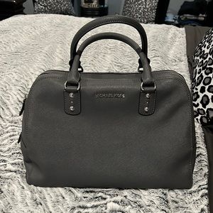 Michael Kors AUTHENTIC grey bag shoulder crossbody. Bigger size.